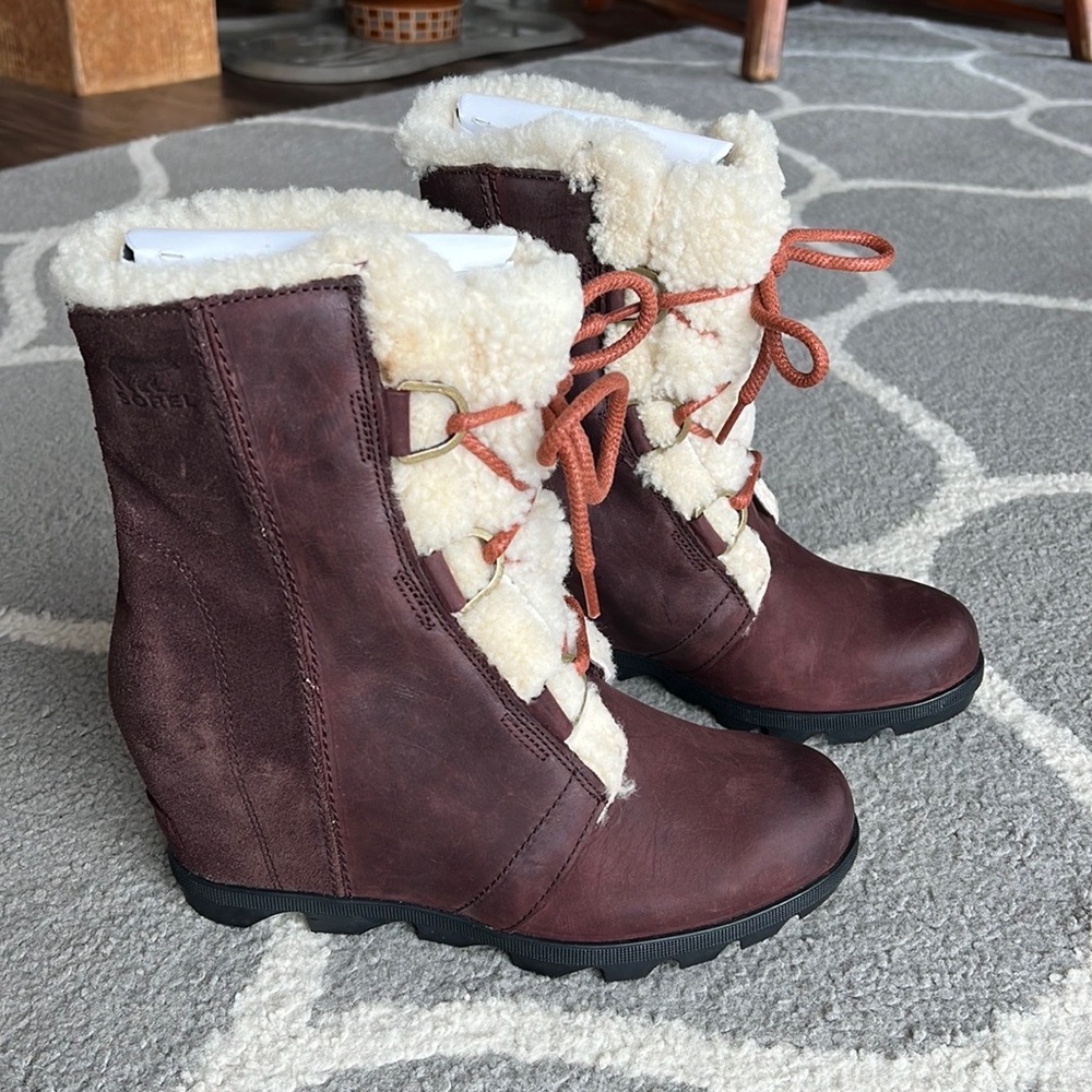 Sorel Joan of Arctic II Shearling boots, size 9